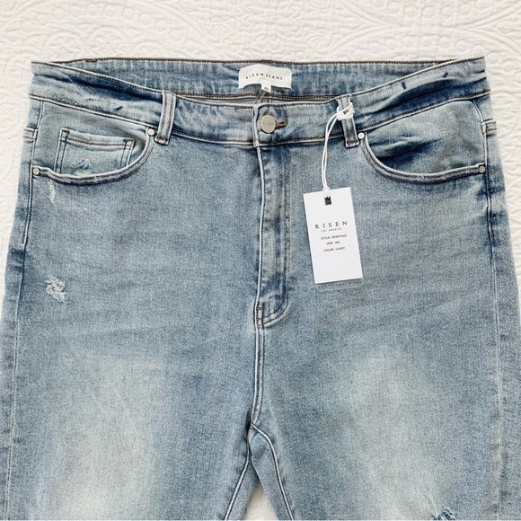 Risen Mid-Rise Distressed Straight Leg Jeans, Light Wash (3XL) - Picture 3 of 6